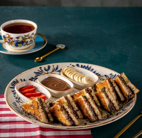 ÇİKOLATALI MEYVELİ TOST