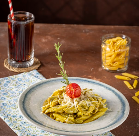 KÖRİ SOSLU TAVUKLU PENNE