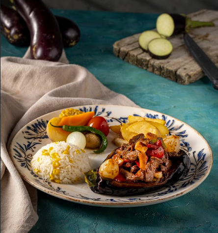 ÇOBAN KAVURMA (KIZARMIŞ PATLICAN YATAĞINDA)