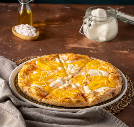 BEŞ PEYNİRLİ PİZZA